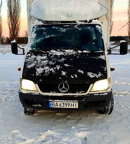 Белый Мерседес Sprinter, объемом двигателя 2.1 л и пробегом 246 тыс. км за 12900 $, фото 1 на Automoto.ua