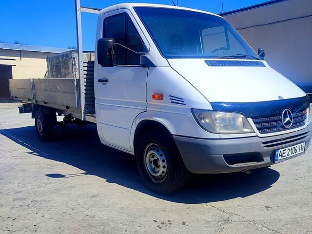 Белый Мерседес Sprinter, объемом двигателя 2.2 л и пробегом 400 тыс. км за 9900 $, фото 1 на Automoto.ua