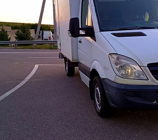 Белый Мерседес Sprinter, объемом двигателя 2 л и пробегом 680 тыс. км за 14200 $, фото 1 на Automoto.ua