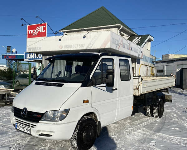 Белый Мерседес Sprinter, объемом двигателя 2.7 л и пробегом 330 тыс. км за 14999 $, фото 1 на Automoto.ua