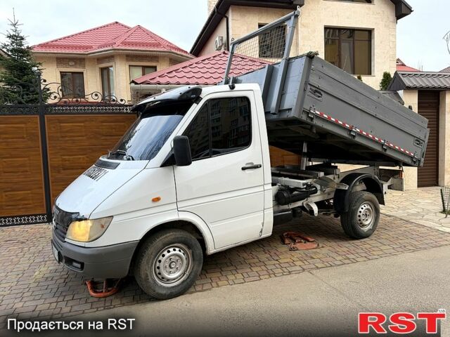 Белый Мерседес Sprinter, объемом двигателя 2.2 л и пробегом 322 тыс. км за 11500 $, фото 1 на Automoto.ua
