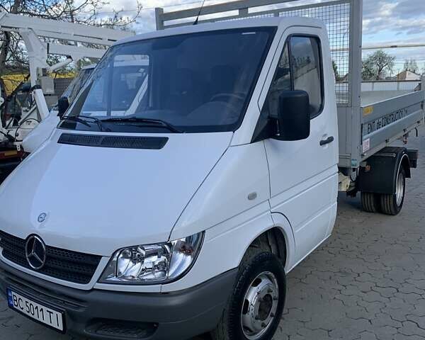 Белый Мерседес Sprinter, объемом двигателя 2.15 л и пробегом 340 тыс. км за 15500 $, фото 1 на Automoto.ua