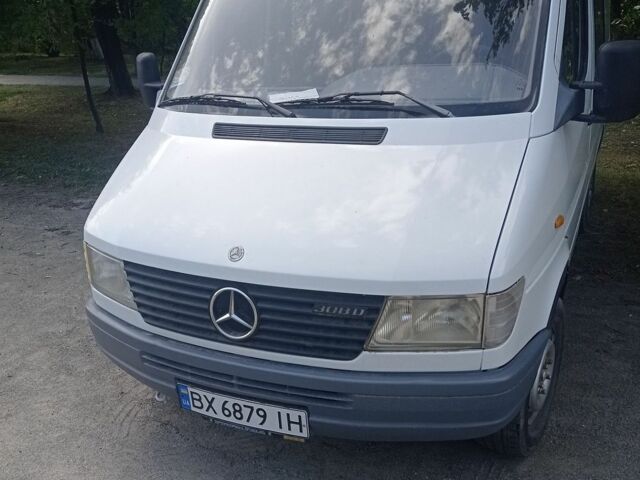 Белый Мерседес Sprinter, объемом двигателя 2.3 л и пробегом 225 тыс. км за 4800 $, фото 1 на Automoto.ua
