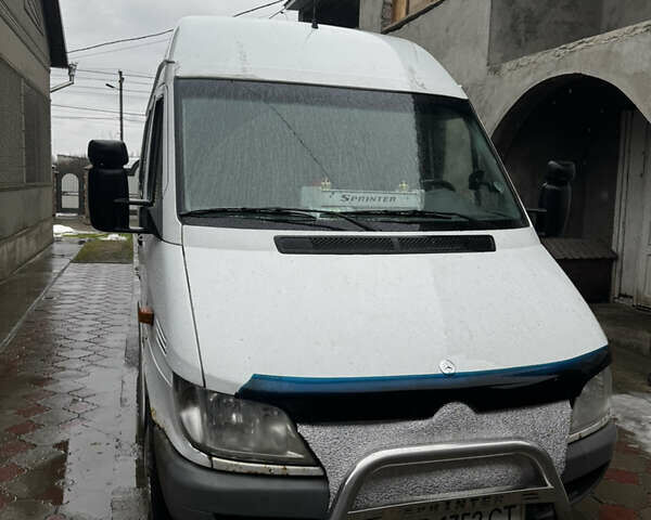Білий Мерседес Sprinter, об'ємом двигуна 2.69 л та пробігом 800 тис. км за 6500 $, фото 1 на Automoto.ua