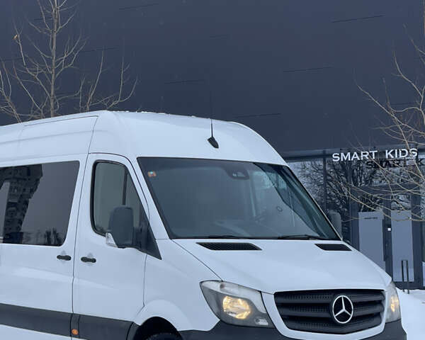 Белый Мерседес Sprinter, объемом двигателя 2.2 л и пробегом 437 тыс. км за 35555 $, фото 1 на Automoto.ua