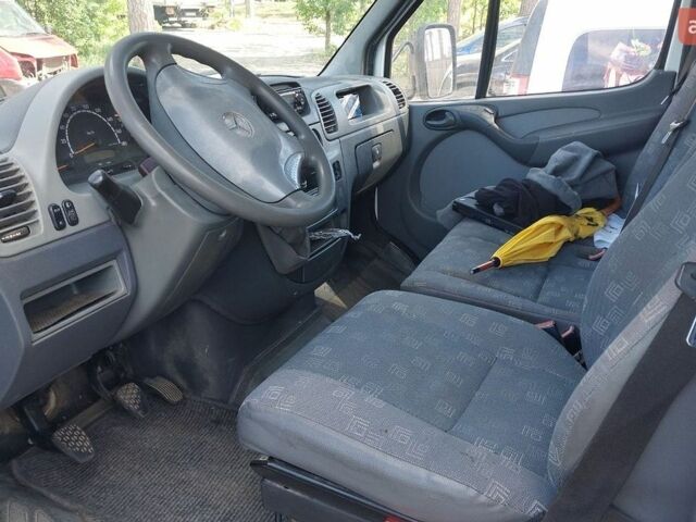 Белый Мерседес Sprinter, объемом двигателя 2.15 л и пробегом 315 тыс. км за 12700 $, фото 1 на Automoto.ua