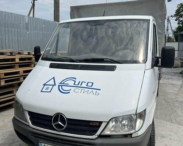 Белый Мерседес Sprinter, объемом двигателя 2.15 л и пробегом 200 тыс. км за 8000 $, фото 1 на Automoto.ua