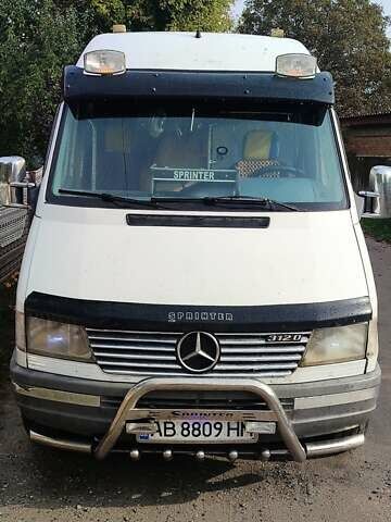 Білий Мерседес Sprinter, об'ємом двигуна 2.3 л та пробігом 240 тис. км за 7500 $, фото 1 на Automoto.ua
