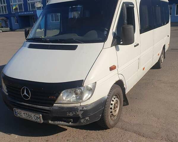 Белый Мерседес Sprinter, объемом двигателя 2.69 л и пробегом 900 тыс. км за 6200 $, фото 1 на Automoto.ua