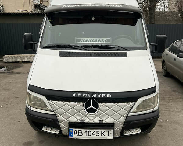 Белый Мерседес Sprinter, объемом двигателя 2.2 л и пробегом 500 тыс. км за 12000 $, фото 1 на Automoto.ua