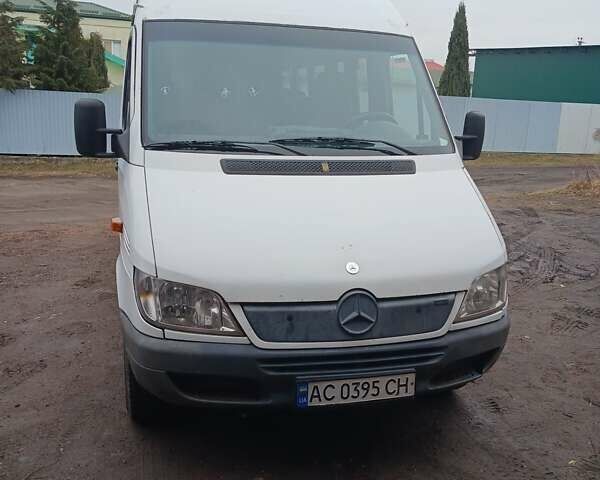 Белый Мерседес Sprinter, объемом двигателя 2.15 л и пробегом 500 тыс. км за 9900 $, фото 1 на Automoto.ua