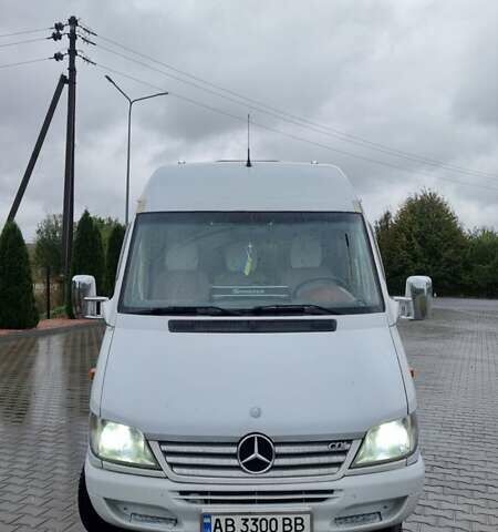 Белый Мерседес Sprinter, объемом двигателя 2.69 л и пробегом 784 тыс. км за 17000 $, фото 1 на Automoto.ua