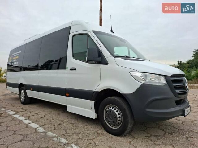 Белый Мерседес Sprinter, объемом двигателя 3 л и пробегом 331 тыс. км за 93800 $, фото 1 на Automoto.ua