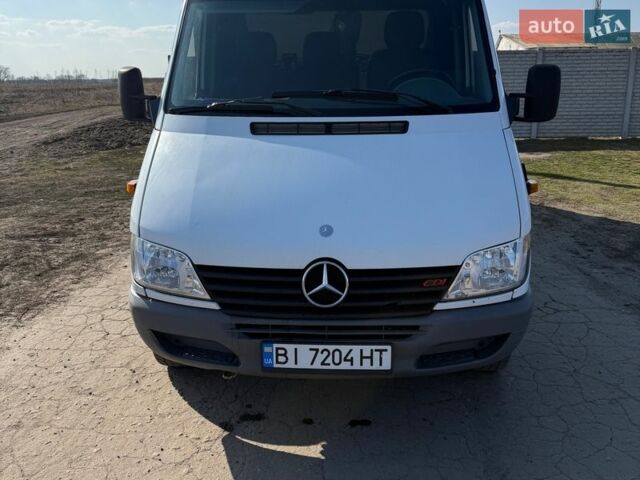 Белый Мерседес Sprinter, объемом двигателя 2.69 л и пробегом 617 тыс. км за 13500 $, фото 1 на Automoto.ua