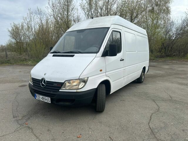 Белый Мерседес Sprinter, объемом двигателя 2.2 л и пробегом 350 тыс. км за 3800 $, фото 1 на Automoto.ua