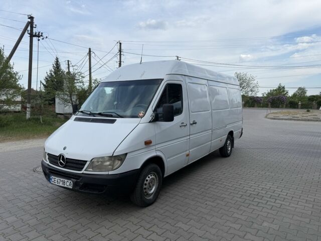 Белый Мерседес Sprinter, объемом двигателя 2.2 л и пробегом 500 тыс. км за 7012 $, фото 1 на Automoto.ua