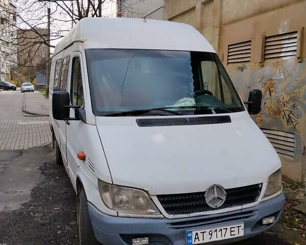 Белый Мерседес Sprinter, объемом двигателя 2.15 л и пробегом 802 тыс. км за 5800 $, фото 1 на Automoto.ua