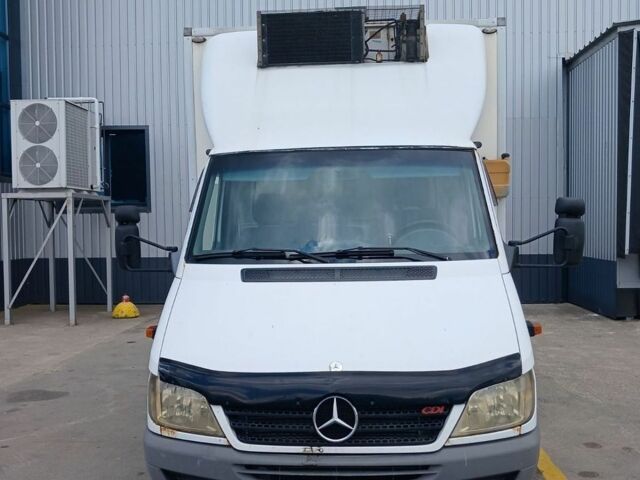 Білий Мерседес Sprinter, об'ємом двигуна 2.7 л та пробігом 690 тис. км за 15000 $, фото 1 на Automoto.ua