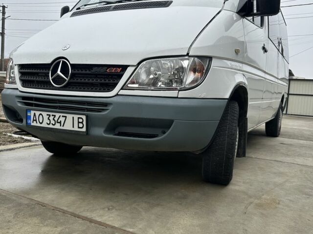 Білий Мерседес Sprinter, об'ємом двигуна 2.1 л та пробігом 500 тис. км за 7500 $, фото 1 на Automoto.ua