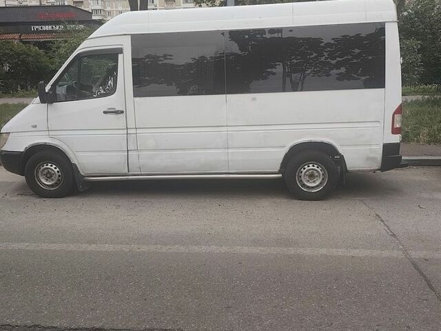Білий Мерседес Sprinter, об'ємом двигуна 2.15 л та пробігом 290 тис. км за 5500 $, фото 1 на Automoto.ua