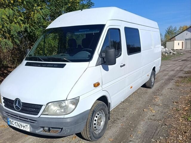Белый Мерседес Sprinter, объемом двигателя 2.2 л и пробегом 570 тыс. км за 7700 $, фото 1 на Automoto.ua