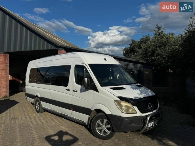 Белый Мерседес Sprinter, объемом двигателя 2.15 л и пробегом 450 тыс. км за 16000 $, фото 1 на Automoto.ua
