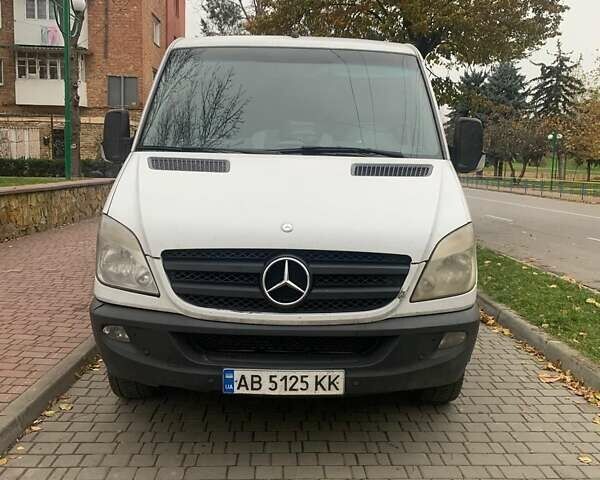 Белый Мерседес Sprinter, объемом двигателя 2.15 л и пробегом 500 тыс. км за 11900 $, фото 1 на Automoto.ua