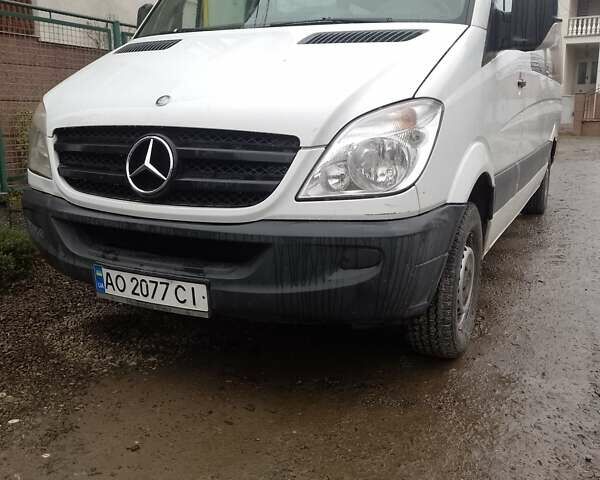 Белый Мерседес Sprinter, объемом двигателя 2.1 л и пробегом 374 тыс. км за 8900 $, фото 1 на Automoto.ua