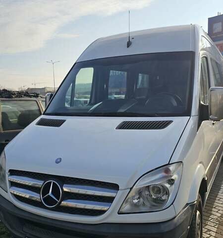 Белый Мерседес Sprinter, объемом двигателя 2.15 л и пробегом 443 тыс. км за 18700 $, фото 1 на Automoto.ua