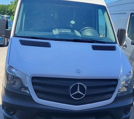 Белый Мерседес Sprinter, объемом двигателя 2.14 л и пробегом 353 тыс. км за 24300 $, фото 1 на Automoto.ua