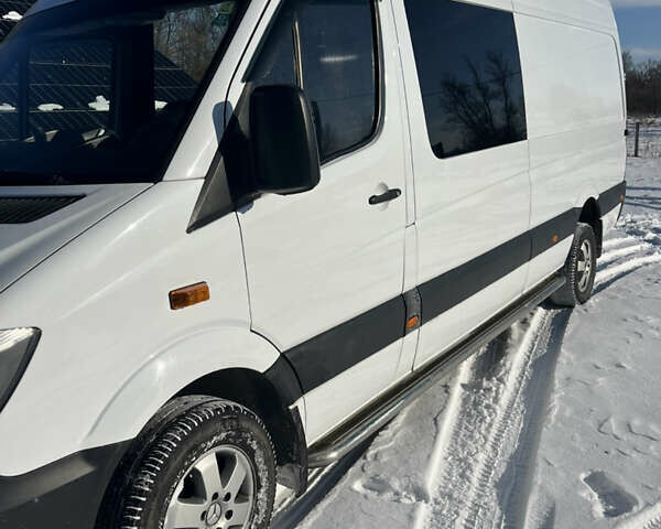 Белый Мерседес Sprinter, объемом двигателя 3 л и пробегом 470 тыс. км за 26869 $, фото 1 на Automoto.ua