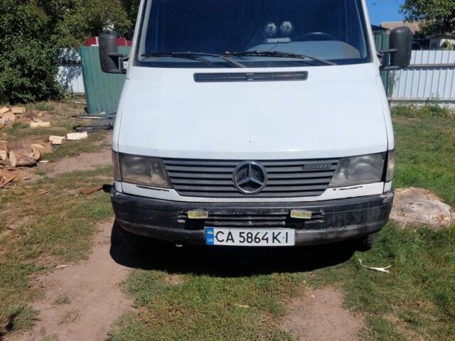 Белый Мерседес Sprinter, объемом двигателя 2.3 л и пробегом 600 тыс. км за 3300 $, фото 1 на Automoto.ua
