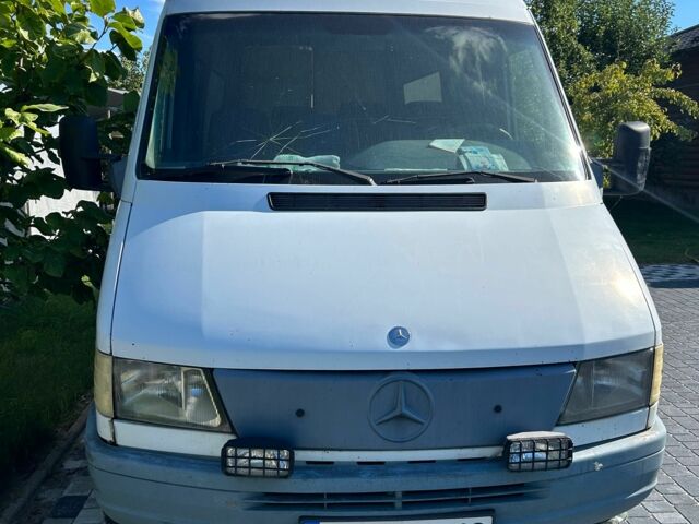 Белый Мерседес Sprinter, объемом двигателя 2.9 л и пробегом 900 тыс. км за 3500 $, фото 1 на Automoto.ua