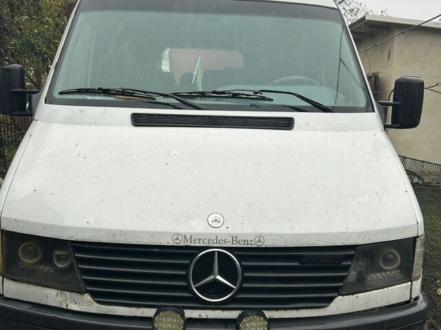 Белый Мерседес Sprinter, объемом двигателя 2.87 л и пробегом 300 тыс. км за 6500 $, фото 1 на Automoto.ua