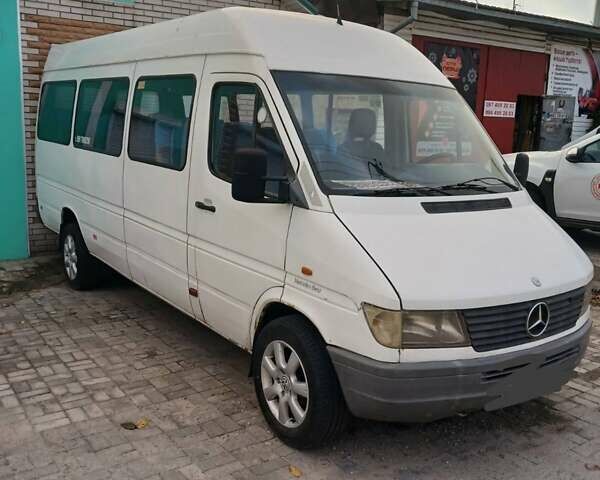 Білий Мерседес Sprinter, об'ємом двигуна 2.9 л та пробігом 650 тис. км за 6500 $, фото 1 на Automoto.ua
