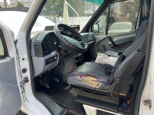 Белый Мерседес Sprinter, объемом двигателя 2.9 л и пробегом 1000 тыс. км за 4000 $, фото 1 на Automoto.ua