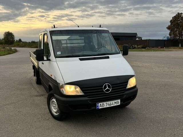 Білий Мерседес Sprinter, об'ємом двигуна 2.1 л та пробігом 400 тис. км за 3750 $, фото 1 на Automoto.ua