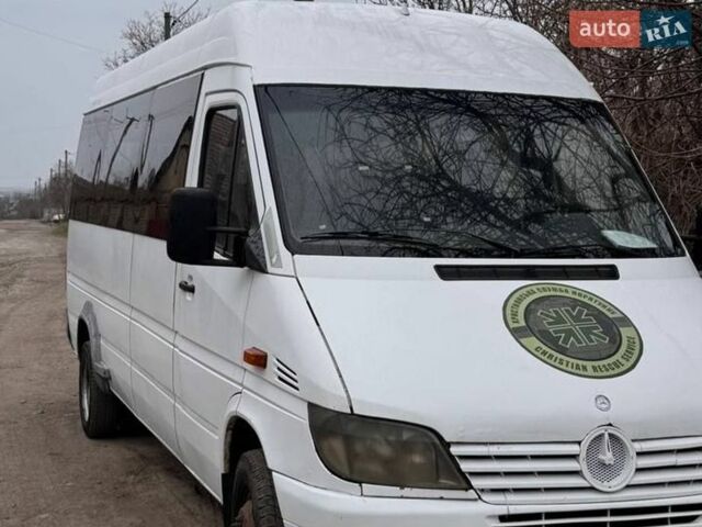 Белый Мерседес Sprinter, объемом двигателя 2.9 л и пробегом 600 тыс. км за 5000 $, фото 1 на Automoto.ua