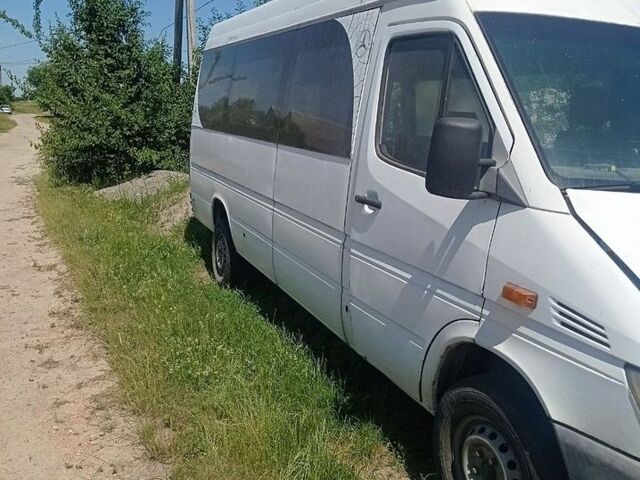 Белый Мерседес Sprinter, объемом двигателя 2.15 л и пробегом 500 тыс. км за 6100 $, фото 1 на Automoto.ua