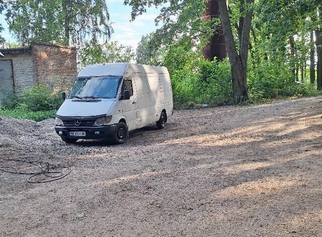 Белый Мерседес Sprinter, объемом двигателя 2.1 л и пробегом 600 тыс. км за 5800 $, фото 1 на Automoto.ua