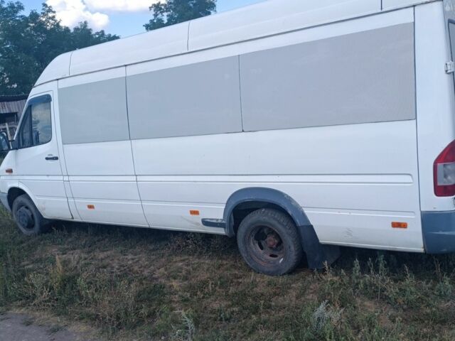 Белый Мерседес Sprinter, объемом двигателя 2.7 л и пробегом 400 тыс. км за 8000 $, фото 1 на Automoto.ua