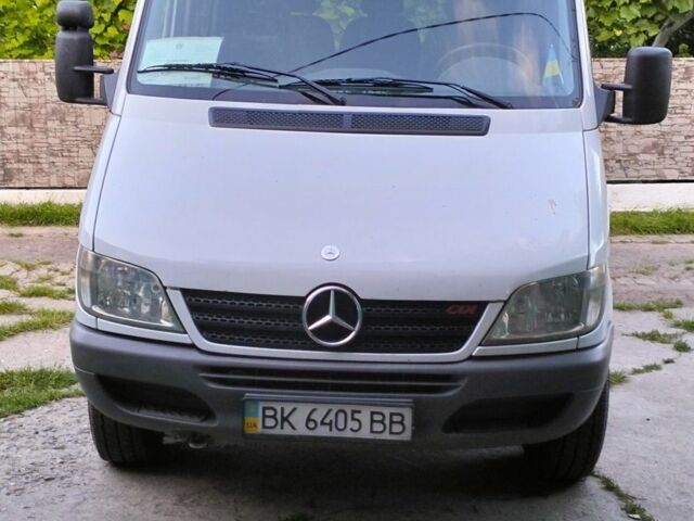 Белый Мерседес Sprinter, объемом двигателя 2.2 л и пробегом 290 тыс. км за 7700 $, фото 1 на Automoto.ua