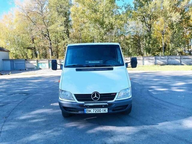 Белый Мерседес Sprinter, объемом двигателя 2.7 л и пробегом 603 тыс. км за 10900 $, фото 1 на Automoto.ua