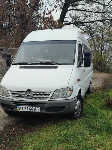 Білий Мерседес Sprinter, об'ємом двигуна 2.1 л та пробігом 500 тис. км за 12000 $, фото 1 на Automoto.ua