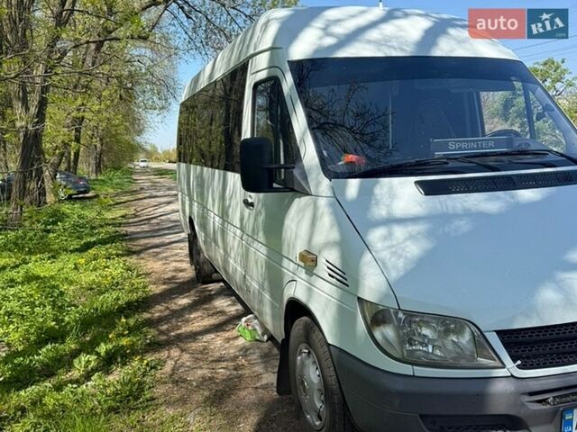 Белый Мерседес Sprinter, объемом двигателя 2.15 л и пробегом 355 тыс. км за 9750 $, фото 1 на Automoto.ua