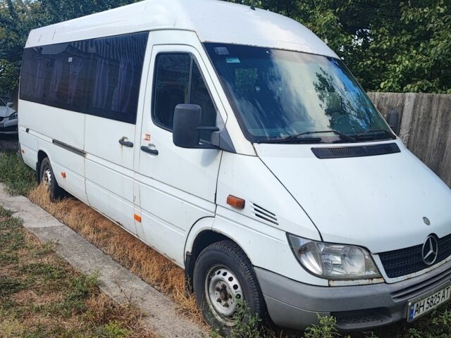 Белый Мерседес Sprinter, объемом двигателя 2.7 л и пробегом 600 тыс. км за 6000 $, фото 1 на Automoto.ua