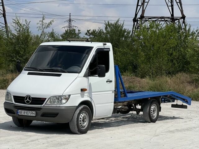 Белый Мерседес Sprinter, объемом двигателя 2.1 л и пробегом 500 тыс. км за 9800 $, фото 1 на Automoto.ua