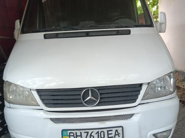 Белый Мерседес Sprinter, объемом двигателя 2.2 л и пробегом 400 тыс. км за 6000 $, фото 1 на Automoto.ua