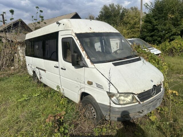 Белый Мерседес Sprinter, объемом двигателя 2.2 л и пробегом 320 тыс. км за 3500 $, фото 1 на Automoto.ua