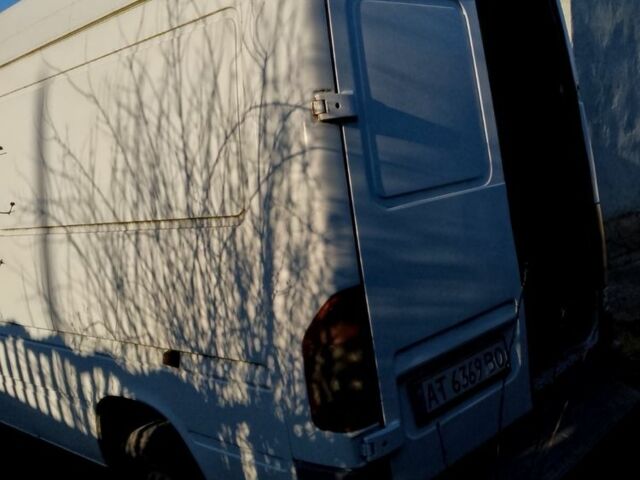 Белый Мерседес Sprinter, объемом двигателя 2.2 л и пробегом 800 тыс. км за 5000 $, фото 1 на Automoto.ua